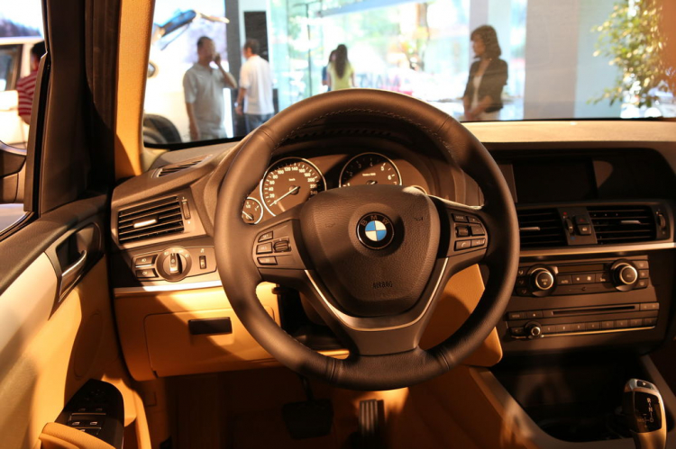 Hình BMW X3 đây ạ, em vừa đi xem lễ ra mắt về. Hình BMW X3 đây ạ, em vừa đi xem lễ ra mắt về.