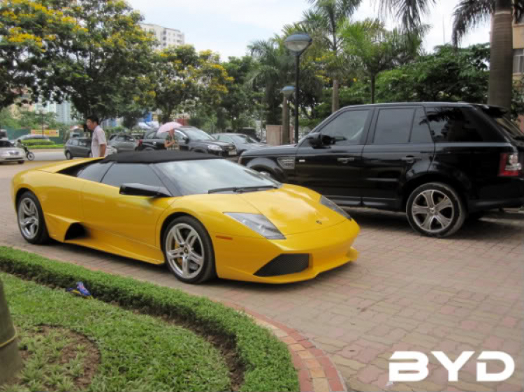 LP640 Roadster khoe dáng với Range Rover Sport dưới gốc Dừa :)