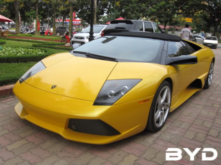 LP640 Roadster khoe dáng với Range Rover Sport dưới gốc Dừa :)