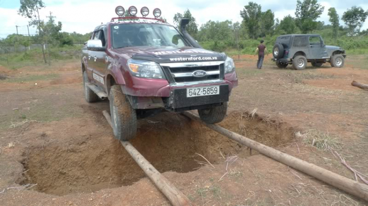 Ford ranger những hình ảnh chuẩn bị cho giải đua xe địa hình vô lăng vàng 2011