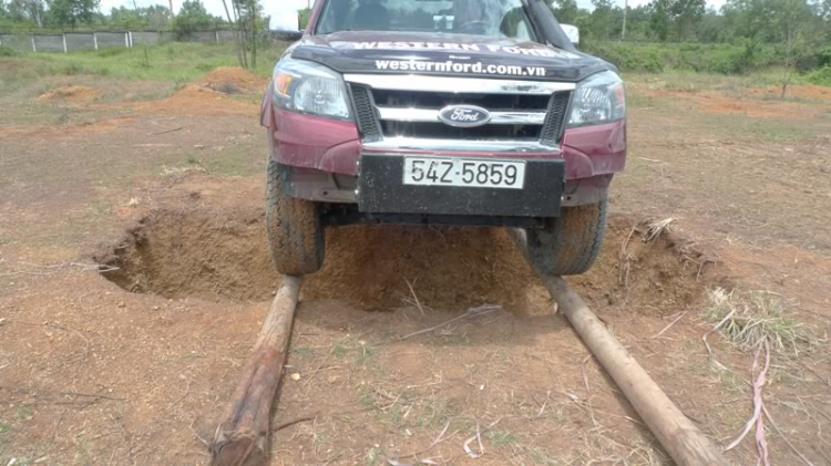 Ford ranger những hình ảnh chuẩn bị cho giải đua xe địa hình vô lăng vàng 2011