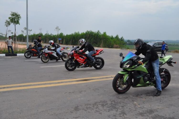 NGOINHAXANH và NHỮNG NGƯỜI BẠN NGOINHAXANH và NHỮNG NGƯỜI BẠN