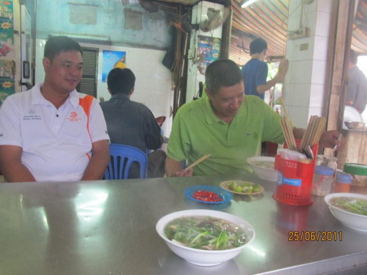 Một vài hình ảnh chuyến đi ủng hộ cuộc thi VOC tại Hà Nội của các thành viên FFC Một vài hình ảnh chuyến đi ủng hộ cuộc thi VOC tại Hà Nội của các thành viên FFC