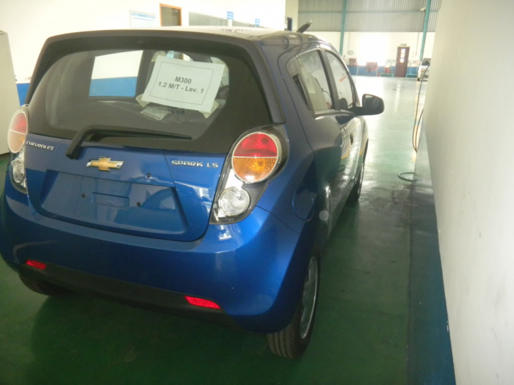 Một số hình ảnh của chevrolet spark 2011 .