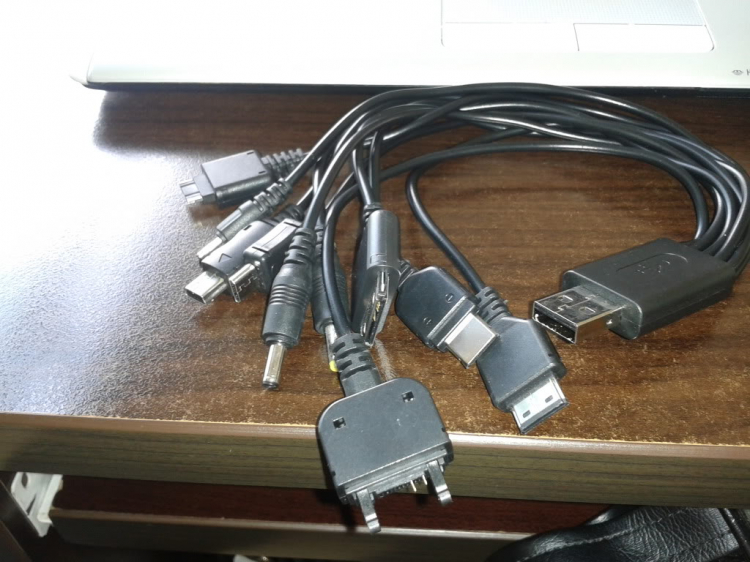 Em đang tìm Sạc điện thoại và Laptop cho Kia Morning Em đang tìm Sạc điện thoại và Laptop cho Kia Morning