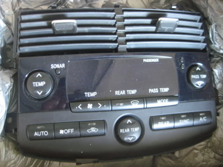 Tự hào là chiếc TOYOTA SIENNA LE duy nhất VN lắp và độ nhiều đồ chơi ! Tự hào là chiếc TOYOTA SIENNA LE duy nhất VN lắp và độ nhiều đồ chơi !