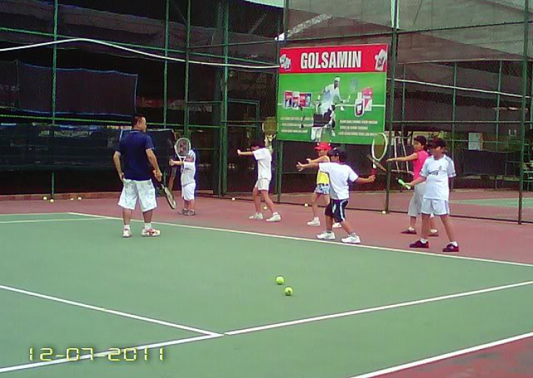 Tập tennis trẻ em..miễn phí..