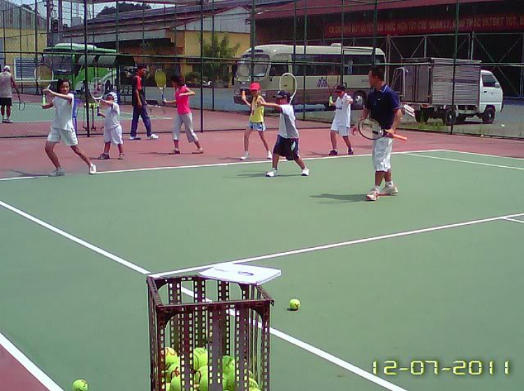 Tập tennis trẻ em..miễn phí..