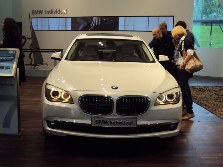 Tham quan bảo tàng và tổng hành dinh của hãng BMW tại Munich