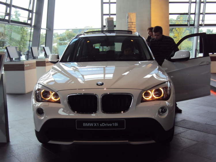 Tham quan bảo tàng và tổng hành dinh của hãng BMW tại Munich