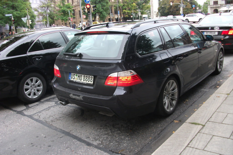 Tham quan bảo tàng và tổng hành dinh của hãng BMW tại Munich