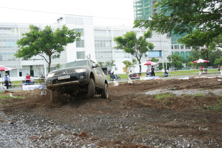 Địa điểm ra mắt Pajero Sport : Khu Hồ Bán Nguyệt QK7 Q7