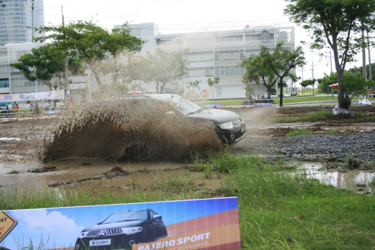Địa điểm ra mắt Pajero Sport : Khu Hồ Bán Nguyệt QK7 Q7 Địa điểm ra mắt Pajero Sport : Khu Hồ Bán Nguyệt QK7 Q7
