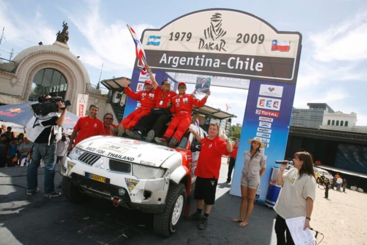 Mitsu Pajero Sport chính thức ra mắt tại VN cùng sự góp mặt tay đua Dakar Rally Masuoka