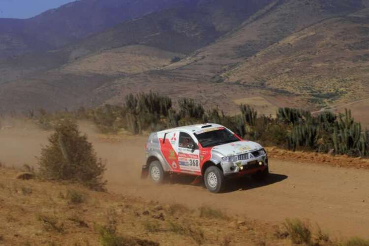 Mitsu Pajero Sport chính thức ra mắt tại VN cùng sự góp mặt tay đua Dakar Rally Masuoka