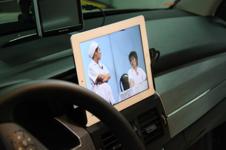 Giải pháp đơn giản để độ ipad cho Mercedes.