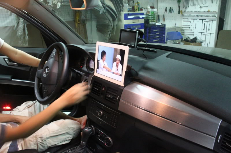 Giải pháp đơn giản để độ ipad cho Mercedes.