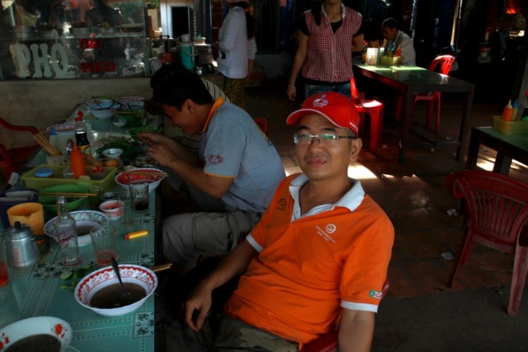 3 NGÀY, 2 ĐÊM HÀNH XÁC TRÊN ĐƯỜNG RỪNG TỪ DI LINH XUỐNG PHAN THIẾT! 3 NGÀY, 2 ĐÊM HÀNH XÁC TRÊN ĐƯỜNG RỪNG TỪ DI LINH XUỐNG PHAN THIẾT!
