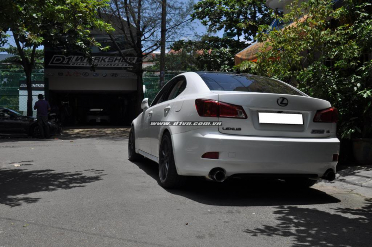 Lexus IS lên "F-Sport" in D1Workshop