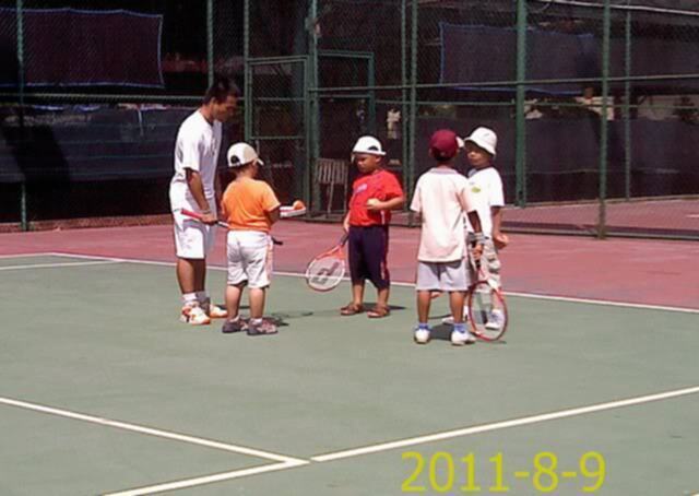 Tập tennis trẻ em..miễn phí..