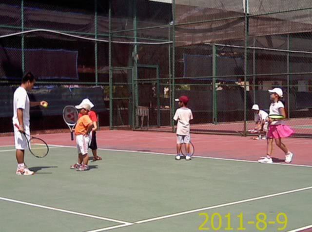 Tập tennis trẻ em..miễn phí..