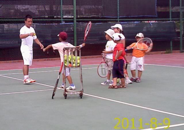 Tập tennis trẻ em..miễn phí..