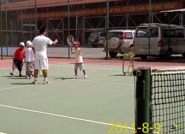 Tập tennis trẻ em..miễn phí..