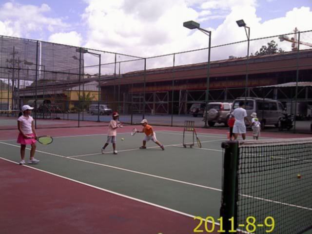 Tập tennis trẻ em..miễn phí..