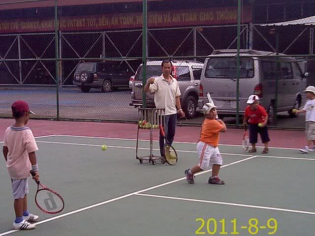 Tập tennis trẻ em..miễn phí..