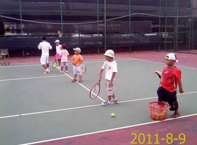 Tập tennis trẻ em..miễn phí..