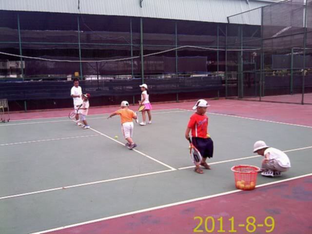 Tập tennis trẻ em..miễn phí..