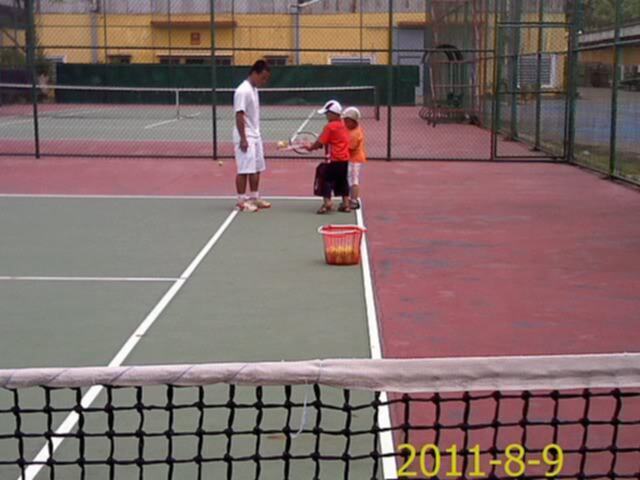 Tập tennis trẻ em..miễn phí..