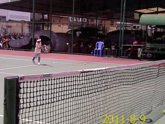 Tập tennis trẻ em..miễn phí..