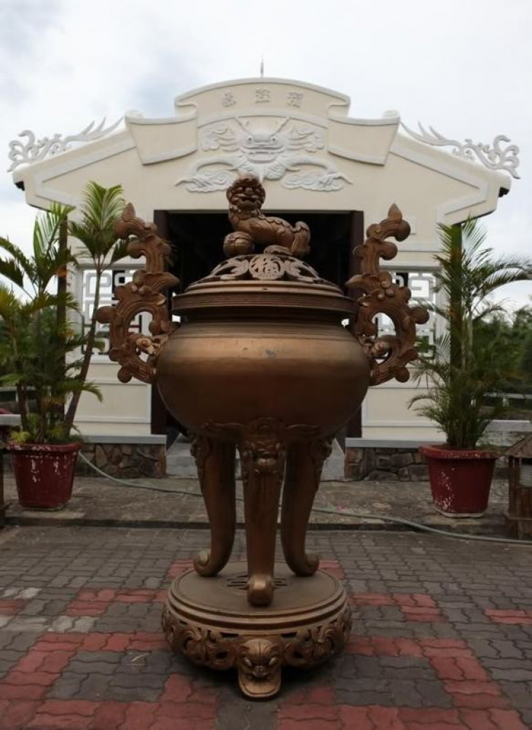 HÌNH ẢNH ÁO DÀI CỦA CÁC BÀ CẢ TẠI LĂNG CÔ !! HÌNH ẢNH ÁO DÀI CỦA CÁC BÀ CẢ TẠI LĂNG CÔ !!