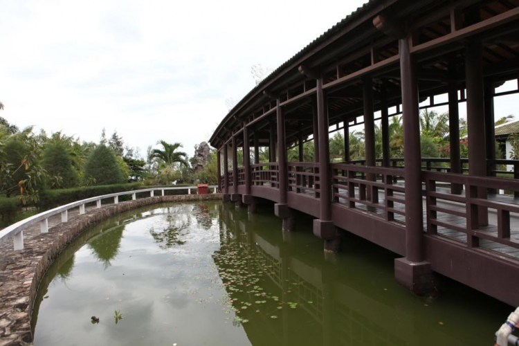 HÌNH ẢNH ÁO DÀI CỦA CÁC BÀ CẢ TẠI LĂNG CÔ !! HÌNH ẢNH ÁO DÀI CỦA CÁC BÀ CẢ TẠI LĂNG CÔ !!