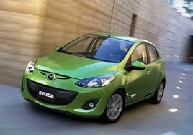 nên chon xe nao giữa ford fiesta va toyota yaris