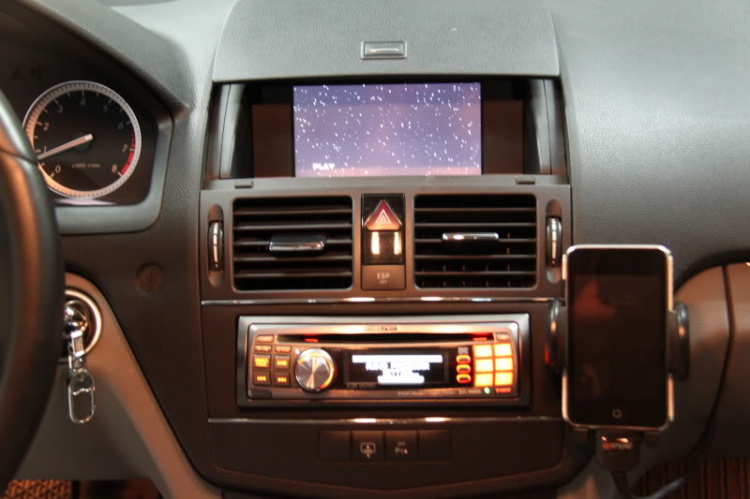 Nâng cấp chất lượng đầu phát CD/DVD cho Mercedes C200.