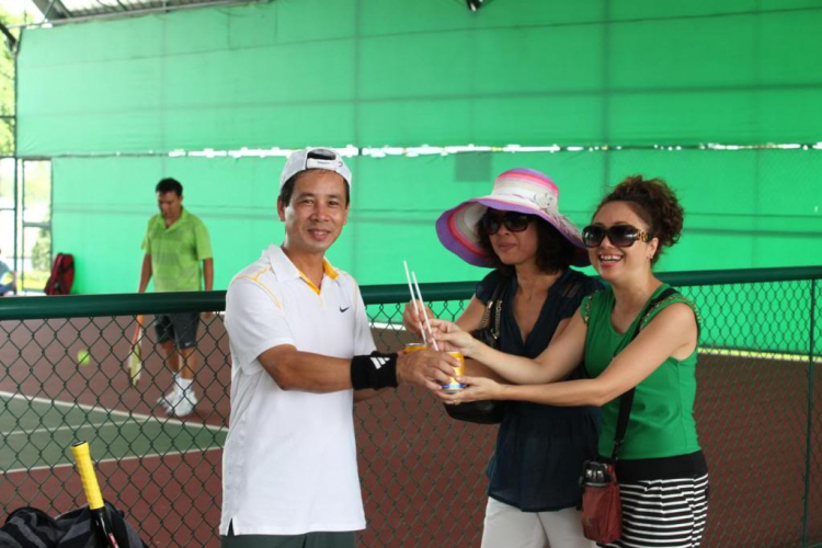 HÌNH ẢNH THI ĐẤU GIẢI TENNIS GIAO LƯU CÁC CHI HỘI OS LẦN II – BÌNH DƯƠNG 14/08/2011