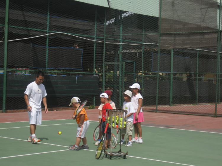 Tập tennis trẻ em..miễn phí..