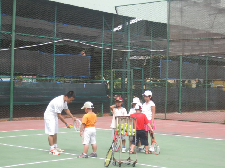 Tập tennis trẻ em..miễn phí..