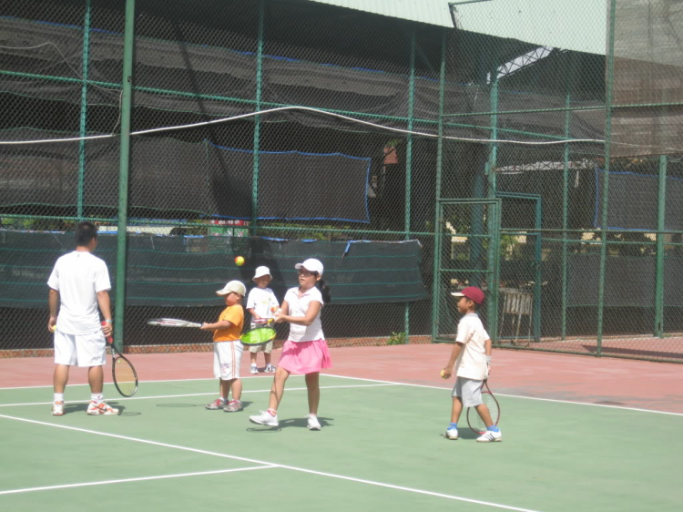 Tập tennis trẻ em..miễn phí..