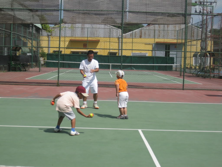 Tập tennis trẻ em..miễn phí..