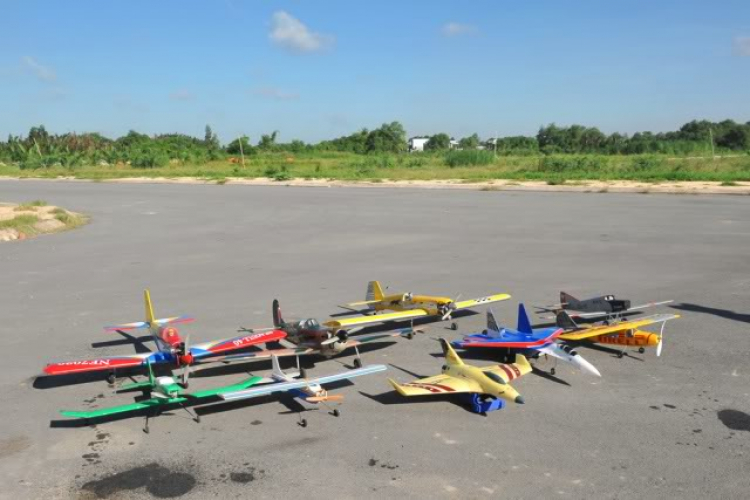 Máy bay điều khiển từ xa