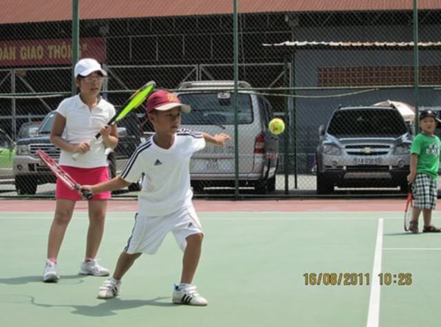 Tập tennis trẻ em..miễn phí..