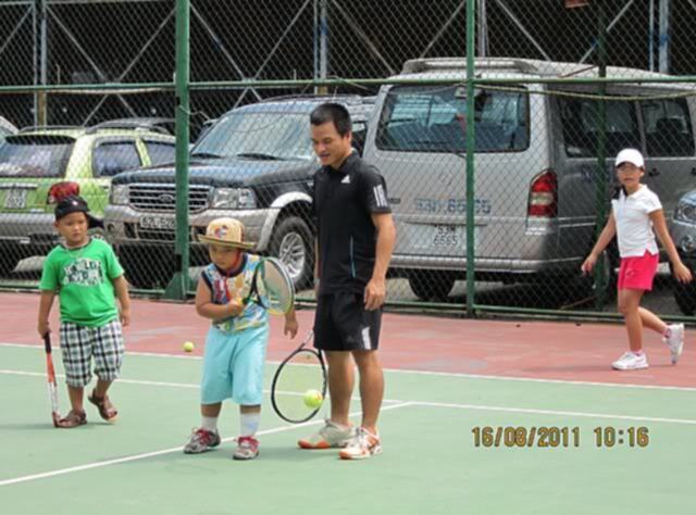 Tập tennis trẻ em..miễn phí..