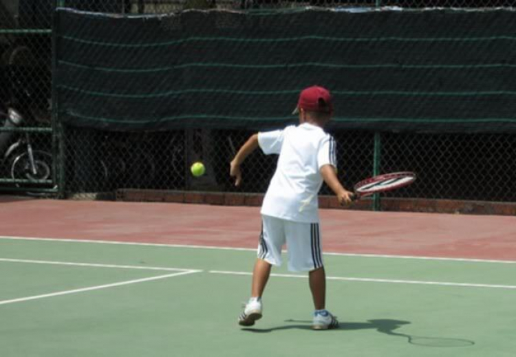 Tập tennis trẻ em..miễn phí..