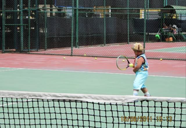 Tập tennis trẻ em..miễn phí.. Tập tennis trẻ em..miễn phí..