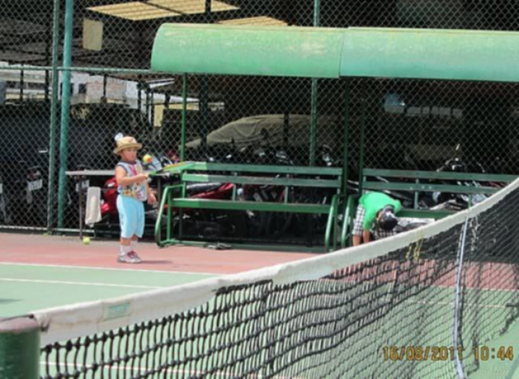 Tập tennis trẻ em..miễn phí..