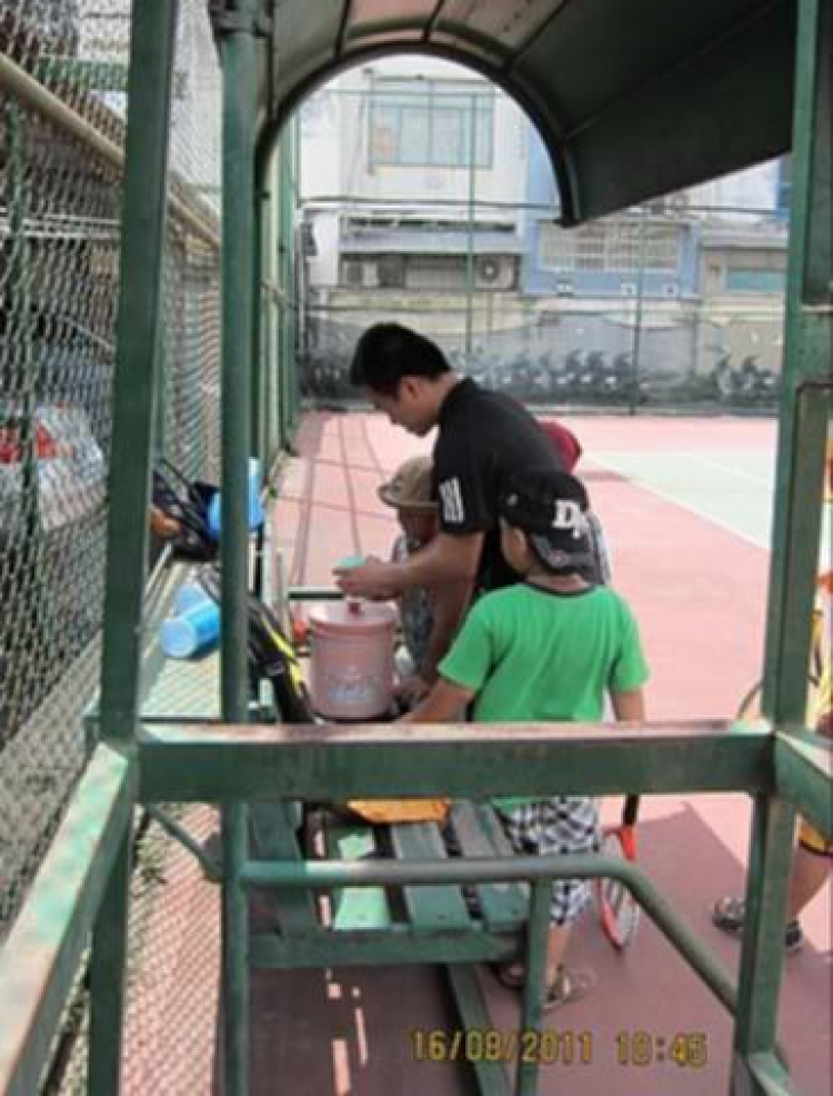 Tập tennis trẻ em..miễn phí..