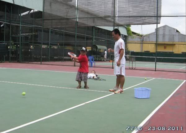 Tập tennis trẻ em..miễn phí..